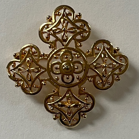 Vintage Gold Tone Lisner Brooch Maltese Filigree Cross Quatrefoil - Picture 1 of 8